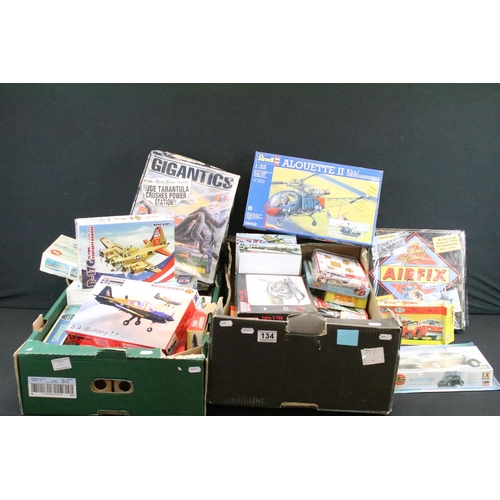134 - 29 Boxed plastic model kits to include AMT ERTL, Airfix, Revell, Heljan, Meng Kids, Airfi etc, unbui... 