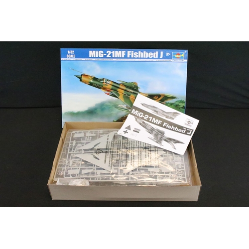 138 - Eight boxed and unbuilt Trumpeter 1/32 plastic model kits to include 02281 English Electric BAC Ligh... 