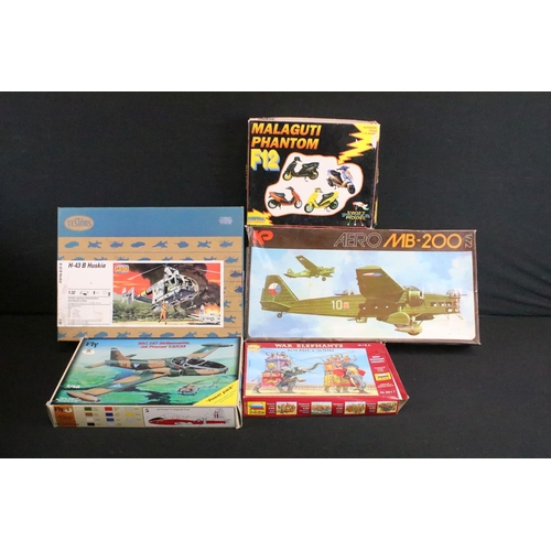 140 - 30 Boxed/bagged plastic model kits to include Fly, Bronco, Revell, Tamiya, Hasegawa etc, unbuilt, ap... 
