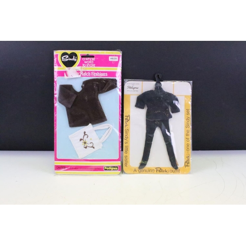 292 - Five carded Pedigree Sindy / Patch outfits to include 4 x Mix n' Match Fashions (44332, 44329, 44176... 