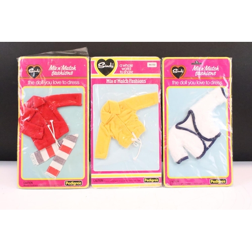 292 - Five carded Pedigree Sindy / Patch outfits to include 4 x Mix n' Match Fashions (44332, 44329, 44176... 