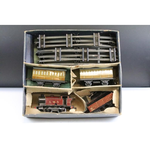 72A - Boxed Hornby O gauge Clockwork No 101 Passenger train set with 0-4-0 LMS locomotive in maroon, 2 x c... 