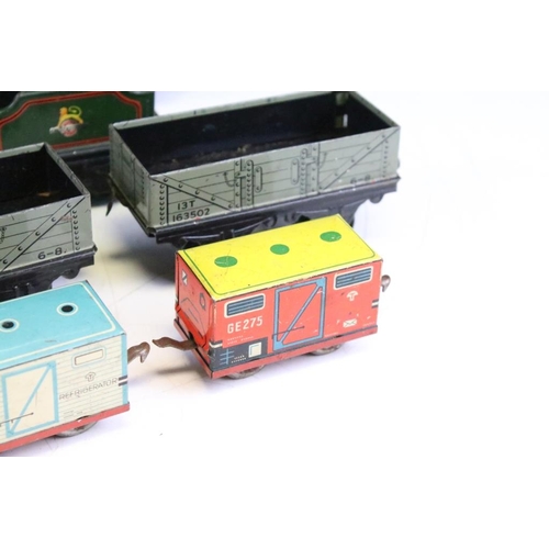 279 - Boxed Marx Battery Operated SRN5 Hovercraft (gd with tatty box) plus a group of tin plate locomotive... 