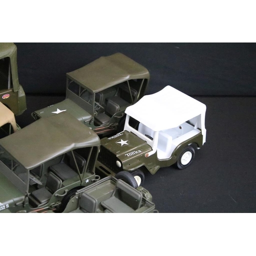 404 - Collection of 13 diecast, tinplate & plastic USA military jeep models, of varying scales, to include... 