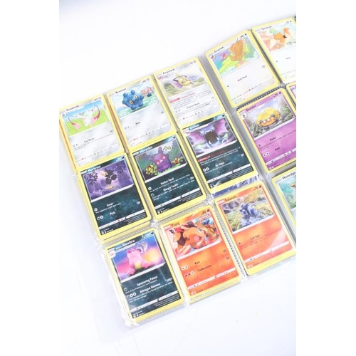 489 - Pokémon Trading Cards - Collection of Pokémon Trading Cards featuring Vivid Voltage set, Darkness Ab... 