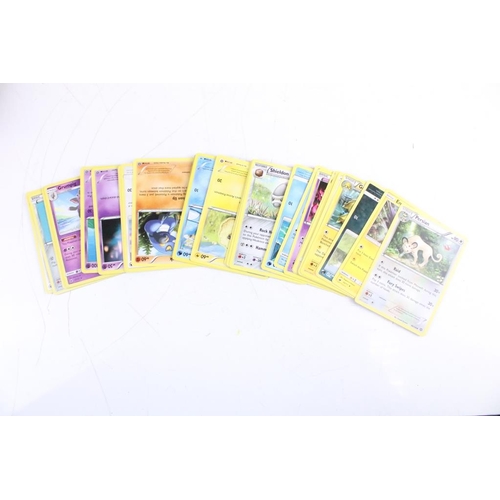 489 - Pokémon Trading Cards - Collection of Pokémon Trading Cards featuring Vivid Voltage set, Darkness Ab... 