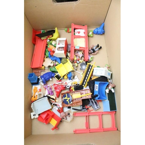 490 - Collection of various mixed toys and games to include Grandstand LCD retro gaming, quantity of Micro... 