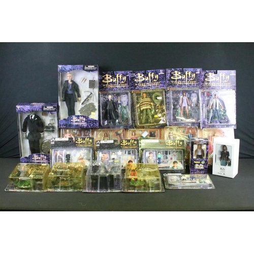 416 - Collection of 20 boxed and carded Diamond Select and Moore Action Buffy The Vampire Slayer action fi... 