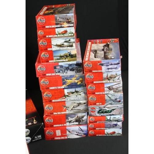 174 - 40 boxed and unbuilt 1/72 scale Airfix plastic model kits to include A01023V, A5515, A01004A, A01024... 