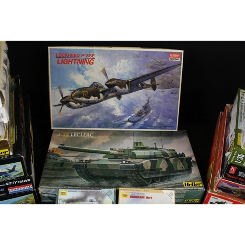 192 - 19 Boxed & unbuilt plastic model kits to include Esci ERTL, Hobby Craft, Academy Minicraft, Heller, ... 