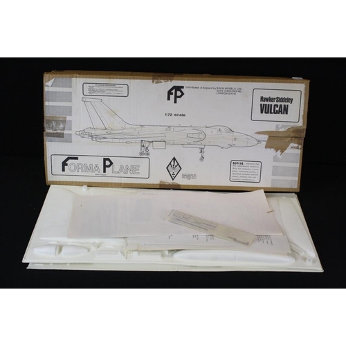 197 - Three boxed Forma Plane 1:72 scale plastic aircraft model kits to include Hawker Siddeley Vulcan, Ha... 