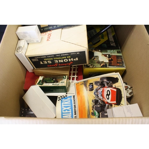 230 - Collection of various mixed boxed and unboxed toys, games and diecast models to include boxed Scalex... 