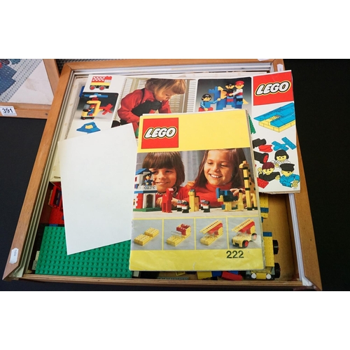 391 - Lego - Collection of Lego sets to include Lego System 799 and 222, all contained within a wooden box... 