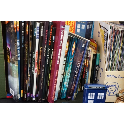 392 - Collection of Doctor Who related items to include a large quantity of books and annuals to include T... 