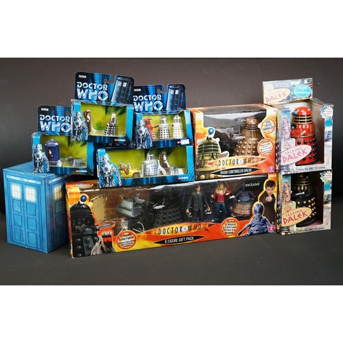 425 - Nine boxed Doctor Who items to include 5 x Corgi diecast model sets (TY96201, TY96102, TY96207, TY96... 