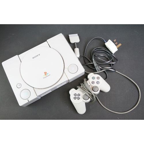 426 - Retro Gaming/ Fantasy Gaming - Original Sony Play Station 1 games console and Sony PS1 controller, t... 