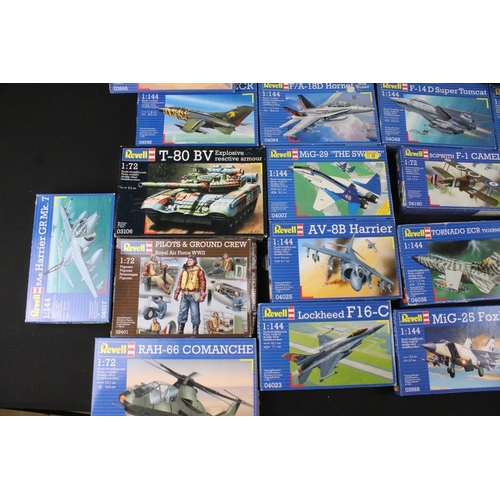 211 - 33 Boxed & unbuilt Revell plastic model kits to include aircraft & tanks, featuring 03996 F-15 E Str... 