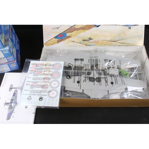 212 - Seven boxed and unbuilt Trumpeter plastic model kits to include 3 x 1/72 scale models featuring mode... 