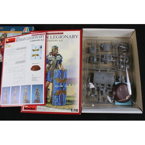 215 - 10 Boxed plastic military model figure sets to include Tamiya 1/16 Wehrmacht Tank Crewman, Italeria ... 