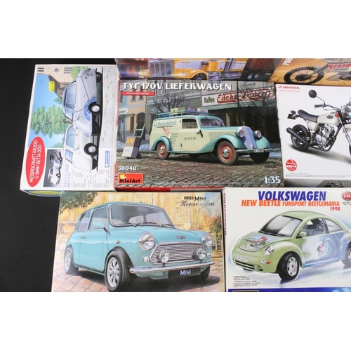 220 - 10 Boxed plastic model kits to include 2 x Italeri (1/9 4642 Yamahan Tenere 660CC & 1/24 3655 Ford E... 