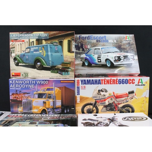 220 - 10 Boxed plastic model kits to include 2 x Italeri (1/9 4642 Yamahan Tenere 660CC & 1/24 3655 Ford E... 