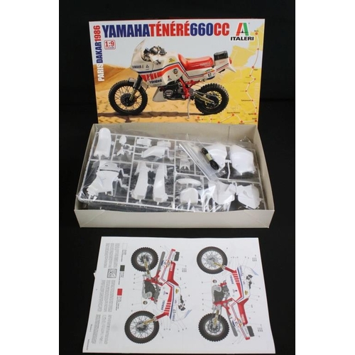 220 - 10 Boxed plastic model kits to include 2 x Italeri (1/9 4642 Yamahan Tenere 660CC & 1/24 3655 Ford E... 