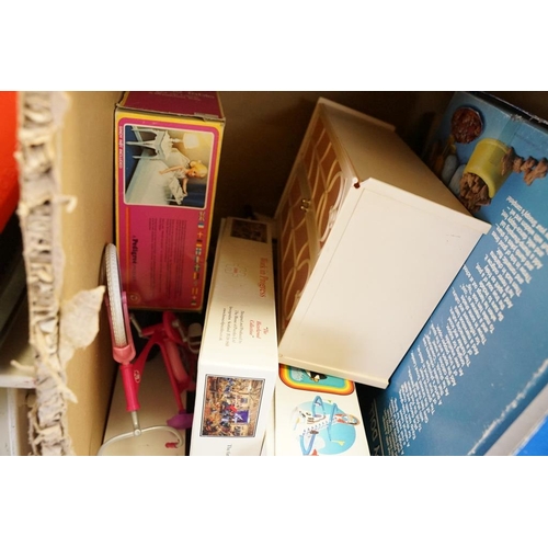 370 - Collection of various unboxed Sindy related items to include Sindy's Range Rover, 2 x Wooden wardrob... 