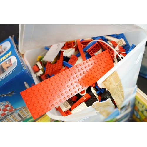 373 - Collection of various mixed toys and games to include a selection of Lego featuring a quantity of lo... 