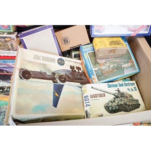 374 - Collection of 19 boxed plastic model kits to include 5 x Airfix examples featuring Panzer IV Tank, B... 