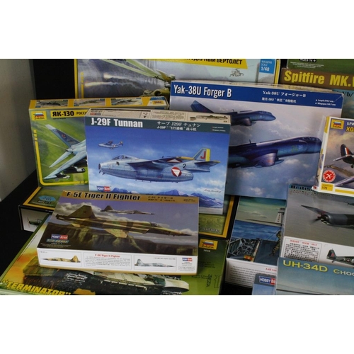 183 - 26 boxed and unbuilt plastic model kits to include 1/48 scale, 1/35 scale and 1/72 scale, featuring ... 