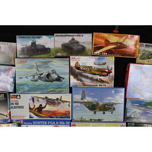 178 - Around 50 boxed 1/72 plastic military kits to include Italeri, Novo, Airfix, Revell, Hobby Boss, AZ ... 