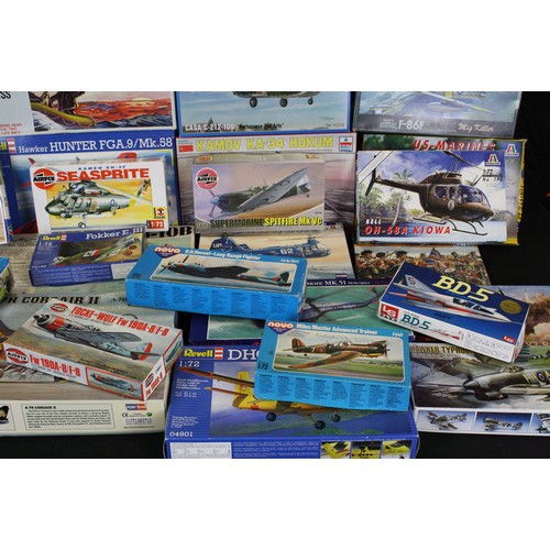 178 - Around 50 boxed 1/72 plastic military kits to include Italeri, Novo, Airfix, Revell, Hobby Boss, AZ ... 