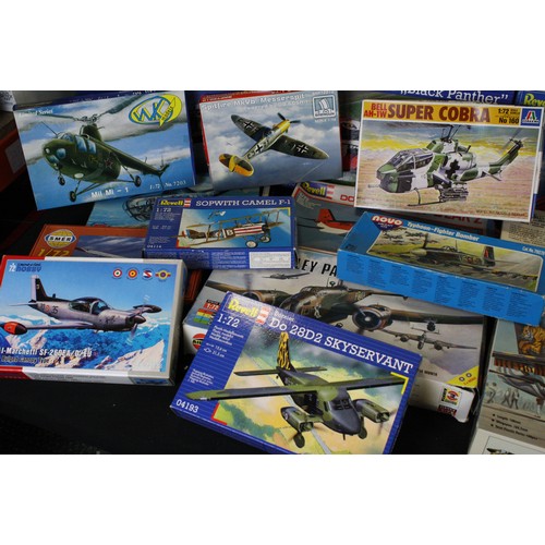 178 - Around 50 boxed 1/72 plastic military kits to include Italeri, Novo, Airfix, Revell, Hobby Boss, AZ ... 