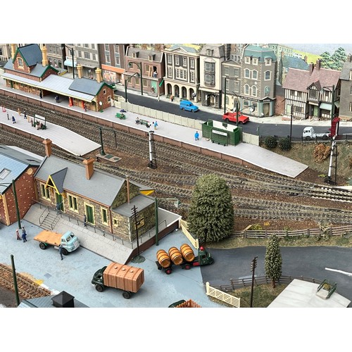 116A - Impress large OO gauge model rail lay out on wood, containing track, trackside buildings, Gaugemaste... 