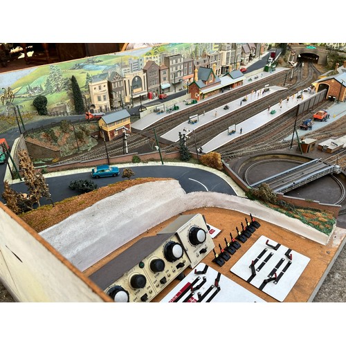 116A - Impress large OO gauge model rail lay out on wood, containing track, trackside buildings, Gaugemaste... 