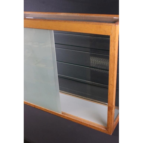 1502 - Dinky Toys point of sale shop counter display cabinet circa 1950's with 4 x internal glass shelves, ... 