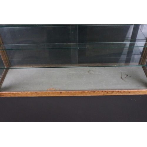 1503 - Dinky Toys point of sale shop counter display cabinet circa 1950's with 4 x internal glass shelves, ... 