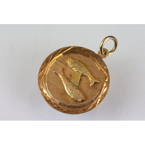 178 - 18ct gold pendant with two fish in relief, diameter approx 2cm; together with a yellow metal pendant... 