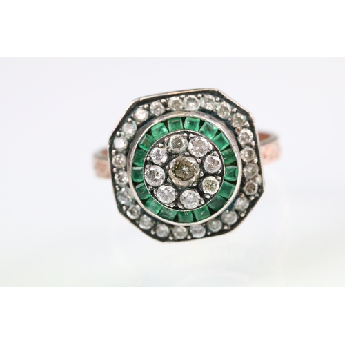 40 - Diamond and emerald rose metal ring, the central round brilliant cut diamond weighing approx 0.15 ca... 