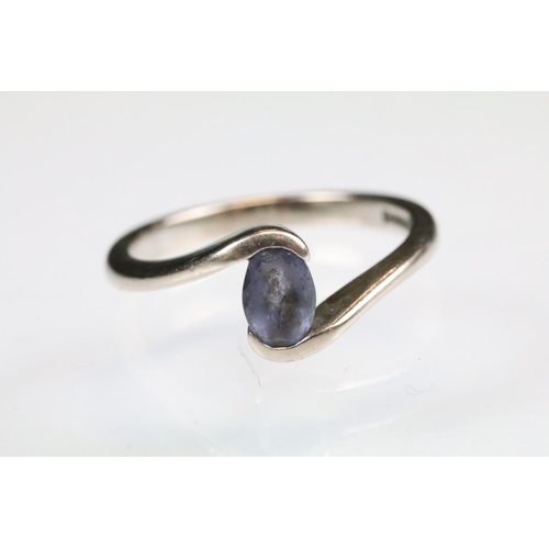 93 - Tanzanite 18ct white gold ring, the oval mixed cut tanzanite measuring approx 5.5 x 4mm, crossover s... 