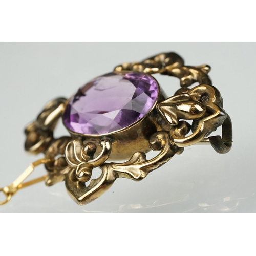 105 - Late 19th /  early 20th century amethyst yellow metal brooch, the oval mixed cut amethyst measuring ... 