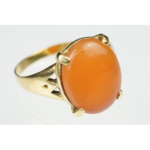 106 - Carnelian unmarked yellow gold ring, the oval cabochon cut carnelian measuring approx 13 x 10.5mm, c... 