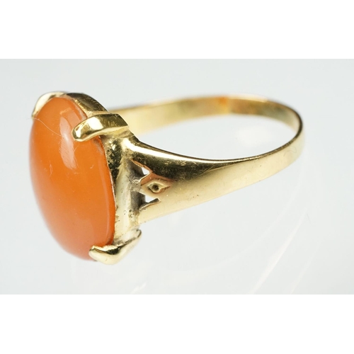 106 - Carnelian unmarked yellow gold ring, the oval cabochon cut carnelian measuring approx 13 x 10.5mm, c... 