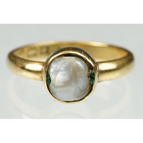 28 - Edwardian baroque pearl 18ct yellow gold ring, the grey pearl measuring approx 6 x 5mm, rubover and ... 