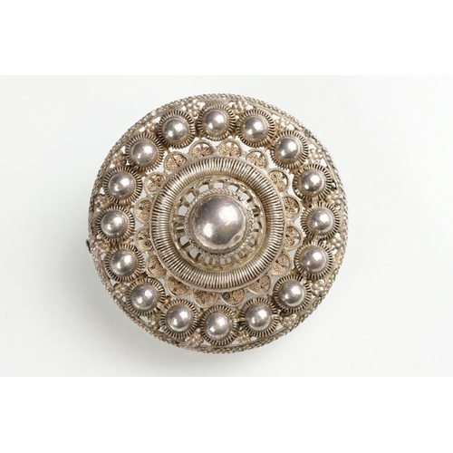 115 - Small collection of silver and white metal jewellery to include Edwardian silver brooch, Indian whit... 