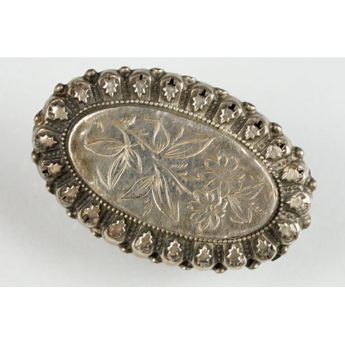 115 - Small collection of silver and white metal jewellery to include Edwardian silver brooch, Indian whit... 