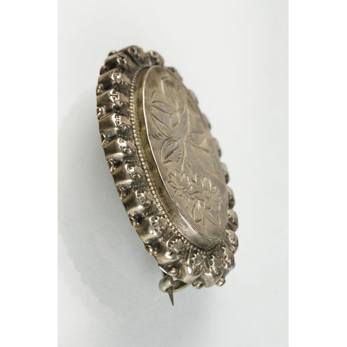 115 - Small collection of silver and white metal jewellery to include Edwardian silver brooch, Indian whit... 