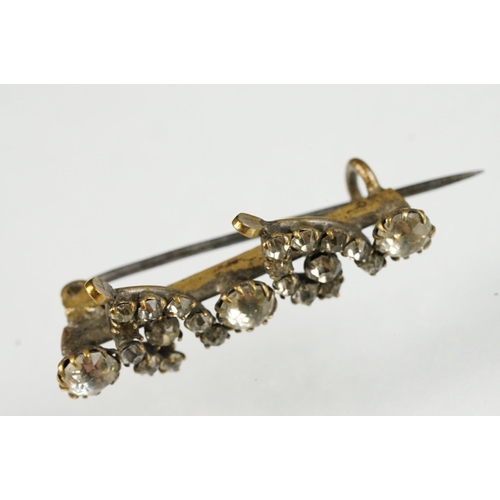 118 - Collection of late 19th and early 20th century costume jewellery to include unmarked silver bar broo... 