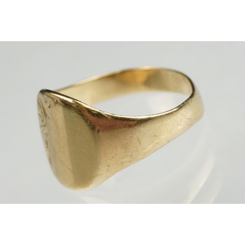 132 - 9ct yellow gold Gents signet ring, engraved foliate decoration to the head, tapered shoulders, ring ... 