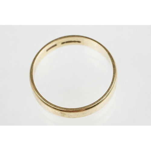 136 - 9ct yellow gold wedding band, plain polished, width approx 4mm, ring size U